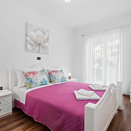 Feniks Apartment *