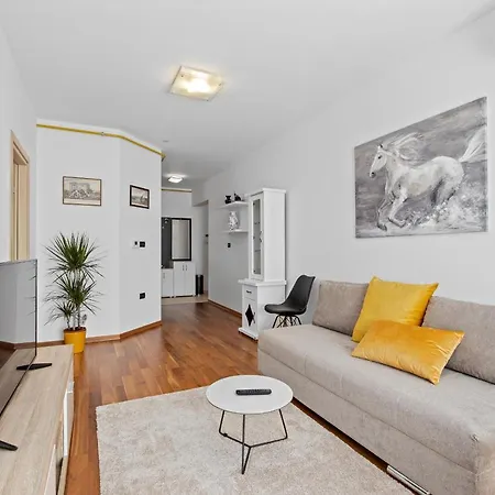 Feniks Apartment